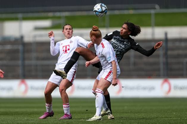 Carlotta Wamser 1 FC Koeln , Cora Zicai SC Freiburg and Laura Vogt 1 FC Koeln battle for the ball, Frauen Bundesliga, 1 FC Koeln SC Freiburg, Franz Kremer Stadion on April 21, 2024 in Cologne, Germany Photo by Oliver Kaelke DeFodi Images Carlotta Wamser 1 FC Koeln , Cora Zicai SC Freiburg and Laura Vogt 1 FC Koeln battle for the ball, Frauen Bundesliga, 1 FC Koeln SC Freiburg, Franz Kremer Stadion on April 21, 2024 in Cologne, Germany Photo by Oliver Kaelke DeFodi Images Defodi 678 2024 04 121 OK FCKSCF 1150 Defodi-678
