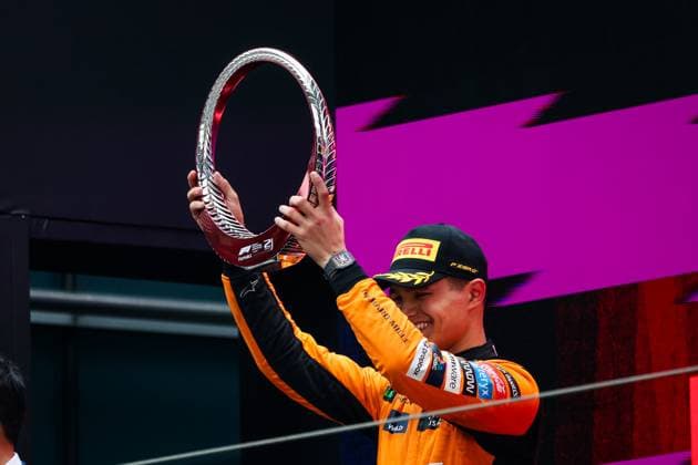 NORRIS Lando (gbr), McLaren F1 Team MCL38, portrait podium during the Formula 1 Lenovo Chinese Grand Prix 2024, 5th round of the 2024 Formula One World Championship, WM, Weltmeisterschaft from April 19 to 21, 2024 on the Shanghai International Circuit, in Shanghai, China - F1 - CHINESE GRAND PRIX 2024 DPPI Panoramic  240421_R05_CHINA_DP_FGOO3303