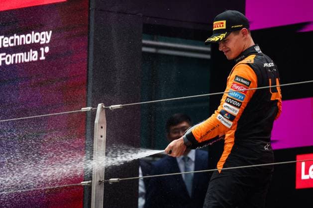 NORRIS Lando (gbr), McLaren F1 Team MCL38, portrait podium during the Formula 1 Lenovo Chinese Grand Prix 2024, 5th round of the 2024 Formula One World Championship, WM, Weltmeisterschaft from April 19 to 21, 2024 on the Shanghai International Circuit, in Shanghai, China - F1 - CHINESE GRAND PRIX 2024 DPPI Panoramic  240421_R05_CHINA_DP_FGOO3368