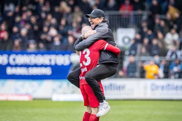 Regionalliga, SV Babelsberg 03 vs FC Energie Cottbus Potsdam 21 04 2024 Goal celebration for 0 3 by Maximilian Krauß FC Energie Cottbus, 23 , Claus Dieter Wollitz Coach FC Energie Cottbus Regionalliga, SV Babelsberg 03 vs FC Energie Cottbus, Karl Liebknecht Stadion, Potsdam 21 04 2024 Copyright: xBEAUTIFULxSPORTS LucianoxLimax