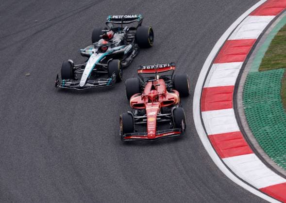 16 LECLERC Charles (mco), Scuderia Ferrari SF-24, action and 63 RUSSELL George (gbr), Mercedes AMG F1 Team W15, action during the Formula 1 Lenovo Chinese Grand Prix 2024, 5th round of the 2024 Formula One World Championship, WM, Weltmeisterschaft from April 19 to 21, 2024 on the Shanghai International Circuit, in Shanghai, China - F1 - CHINESE GRAND PRIX 2024 DPPI Panoramic 240421_R05_CHINA_DP_JK14809