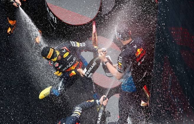 PEREZ Sergio (mex), Red Bull Racing RB20, portrait, MONAGHAN Paul, Chief Engineer & Car Engineering of Red Bull Racing, portrait, VERSTAPPEN Max (ned), Red Bull Racing RB20, portrait during the Formula 1 Lenovo Chinese Grand Prix 2024, 5th round of the 2024 Formula One World Championship, WM, Weltmeisterschaft from April 19 to 21, 2024 on the Shanghai International Circuit, in Shanghai, China - F1 - CHINESE GRAND PRIX 2024 DPPI Panoramic 240421_R05_CHINA_DP_JK14843