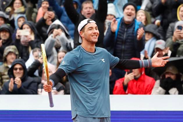 Jan Lennard Struff GER cheers after the win, jubilation, joy, emotion Tennis BMW Open 2024 ATP MTTC Iphitos Munich Germany April 21, 2024 Copyright: xJuergenxHasenkopfx