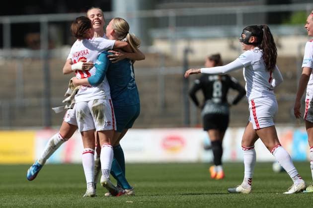 Team of 1 FC Koeln celebrate after winning, Frauen Bundesliga, 1 FC Koeln SC Freiburg, Franz Kremer Stadion on April 21, 2024 in Cologne, Germany Photo by Oliver Kaelke DeFodi Images Team of 1 FC Koeln celebrate after winning, Frauen Bundesliga, 1 FC Koeln SC Freiburg, Franz Kremer Stadion on April 21, 2024 in Cologne, Germany Photo by Oliver Kaelke DeFodi Images Defodi 678 2024 04 121 OK FCKSCF 1706 Defodi-678