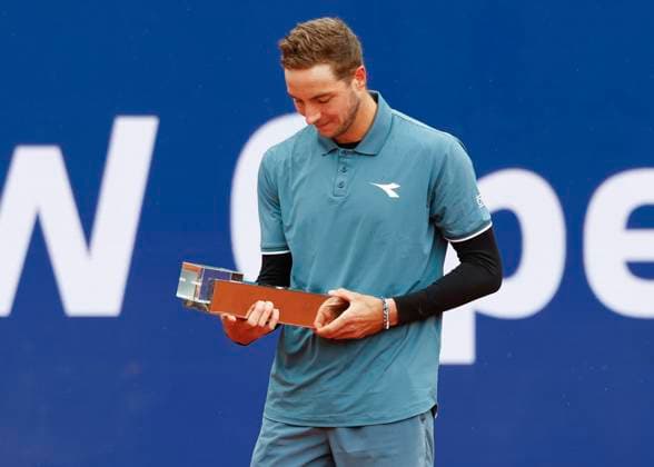 Winner Jan Lennard Struff GER with the trophy Tennis BMW Open 2024 ATP MTTC Iphitos Munich Germany April 21, 2024 Copyright: xJuergenxHasenkopfx