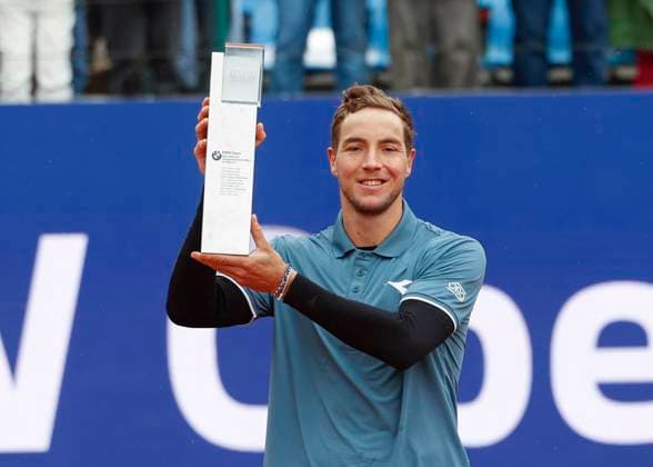 Winner Jan Lennard Struff GER with the trophy Tennis BMW Open 2024 ATP MTTC Iphitos Munich Germany April 21, 2024 Copyright: xJuergenxHasenkopfx