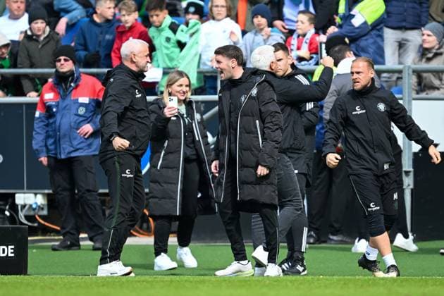 2 Bundesliga Hannover 06 FC St Pauli on 21 04 2024 at the HDI Arena in Hannover Coach Fabian Hürzeler Huerzeler FC St Pauli cheers after the win MT