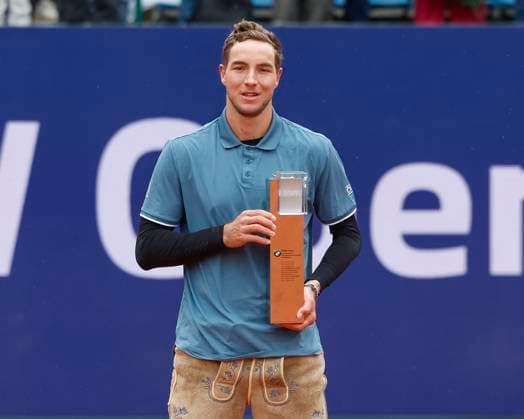 Winner Jan Lennard Struff GER with the trophy Tennis BMW Open 2024 ATP MTTC Iphitos Munich Germany April 21, 2024 Copyright: xJuergenxHasenkopfx