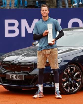 Winner Jan Lennard Struff GER with the trophy and winning car Tennis BMW Open 2024 ATP MTTC Iphitos Munich Germany April 21, 2024 Copyright: xJuergenxHasenkopfx