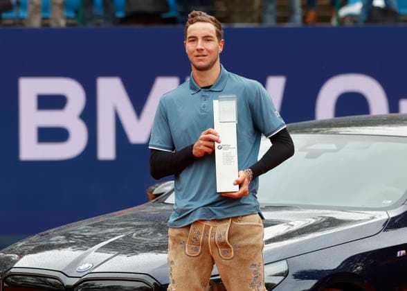 Winner Jan Lennard Struff GER with the trophy and winning car Tennis BMW Open 2024 ATP MTTC Iphitos Munich Germany April 21, 2024 Copyright: xJuergenxHasenkopfx