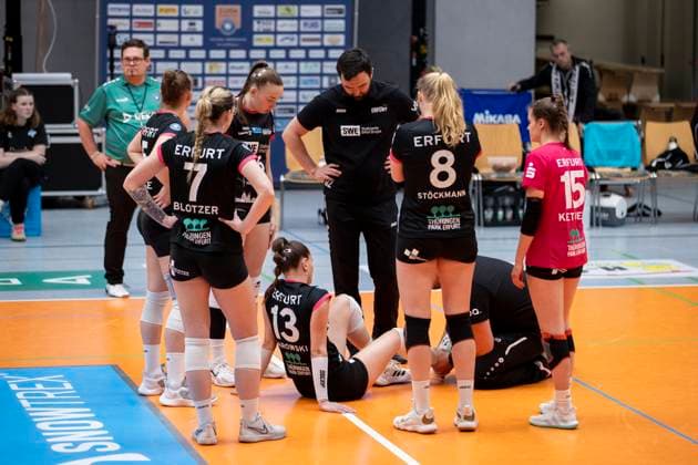 2 Bundesliga Women Pro SSC Freisen vs Schwarz Weiss Erfurt Freisen 21 04 2024 Injury Lara Alyssa Darowski 13 Schwarz Weiss Erfurt 2 Bundesliga Women Pro SSC Freisen vs Schwarz Weiss Erfurt Bruchwaldhalle Freisen 21 04 2024 Copyright: xBEAUTIFULxSPORTS Duehringx