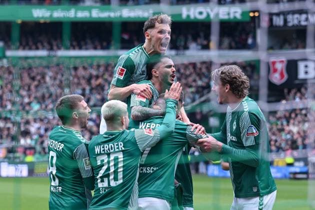 Bilder des Jahres 2024, Sport 04 April Sport Themen der Woche KW16 Sport Bilder des Tages 21.04.2024, Fussball, Bundesliga, 30. Spieltag Saison 2023 2024, SV Werder Bremen - VfB Stuttgart, Marvin Ducksch (Werder Bremen) freut sich über das Tor zum 1:0 mit der Mannschaft. xRHR-FOTO TKx *** 21 04 2024, Football, Bundesliga, Matchday 30 Season 2023 2024, SV Werder Bremen VfB Stuttgart, Marvin Ducksch Werder Bremen celebrates the 1-0 goal with the team xRHR PHOTO TKx Copyright: RHR-FOTOx RHR-FOTO TK