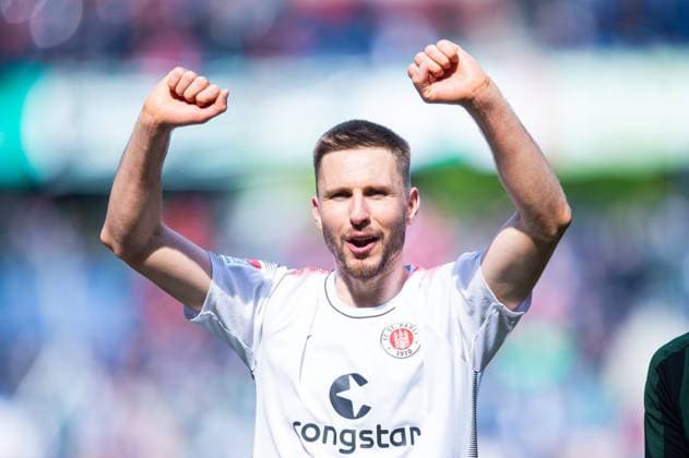 21 04 2024 Soccer, 2023 2024, 1 Bundesliga, Matchday 30, Hannover 96 FC St Pauli Karol Mets Pauli DFL REGULATIONS PROHIBIT ANY USE OF PHOTOGRAPHS AS IMAGE SEQUENCES AND OR QUASI VIDEO