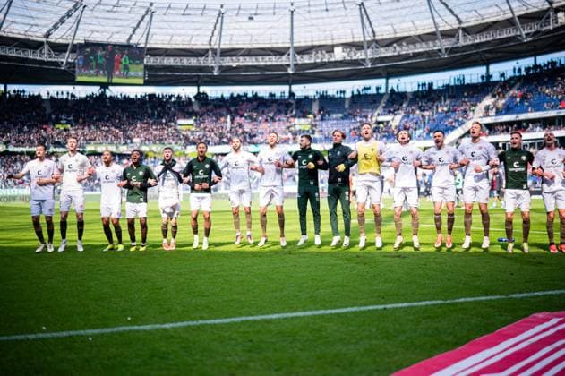 21 04 2024 Soccer, 2023 2024, 1 Bundesliga, Matchday 30, Hannover 96 FC St Pauli Team Pauli after the match DFL REGULATIONS PROHIBIT ANY USE OF PHOTOGRAPHS AS IMAGE SEQUENCES AND OR QUASI VIDEO