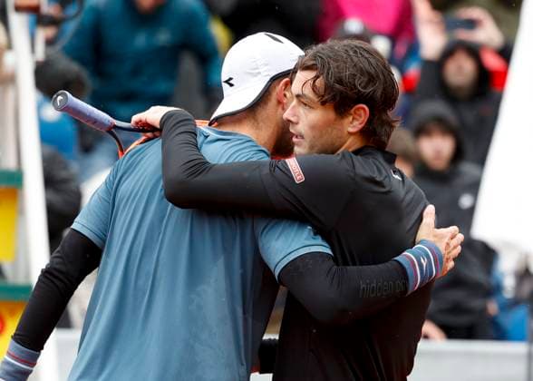 R L Taylor Fritz congratulates the winner Jan Lennard Struff GER with the trophy and winning car Tennis BMW Open 2024 ATP MTTC Iphitos Munich Germany April 21, 2024 Copyright: xJuergenxHasenkopfx
