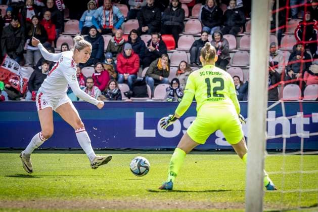 GOOGLE PIXEL Womens Bundesliga 1 FC Köln SC Freiburg, 21 04 2024 Sharon Beck 1 FC Köln, 10 GOOGLE PIXEL Womens Bundesliga 1 FC Köln SC Freiburg, 19 Matchday, on 21 04 2024 at Franz Kremer Stadium in Cologne DFL REGULATIONS PROHIBIT ANY USE OF PHOTOGRAPHS AS IMAGE SEQUENCES AND OR QUASI VIDEO Copyright: xBEAUTIFULxSPORTS LeahxKohringx