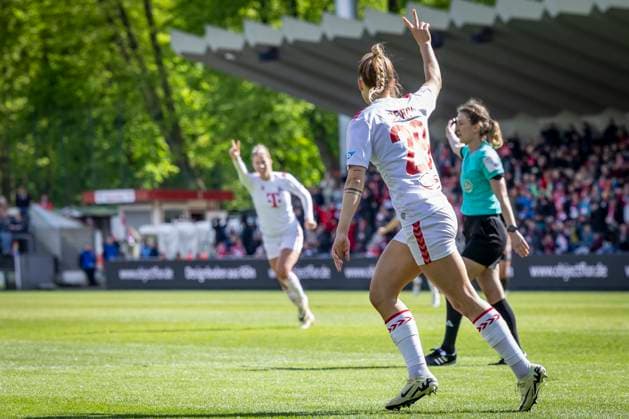GOOGLE PIXEL Womens Bundesliga 1 FC Köln SC Freiburg, 21 04 2024 Double by Selina Cerci 1 FC Köln, 29 GOOGLE PIXEL Womens Bundesliga 1 FC Köln SC Freiburg, 19 Matchday, on 21 04 2024 at the Franz Kremer Stadium in Cologne DFL REGULATIONS PROHIBIT ANY USE OF PHOTOGRAPHS AS IMAGE SEQUENCES AND OR QUASI VIDEO Copyright: xBEAUTIFULxSPORTS LeahxKohringx