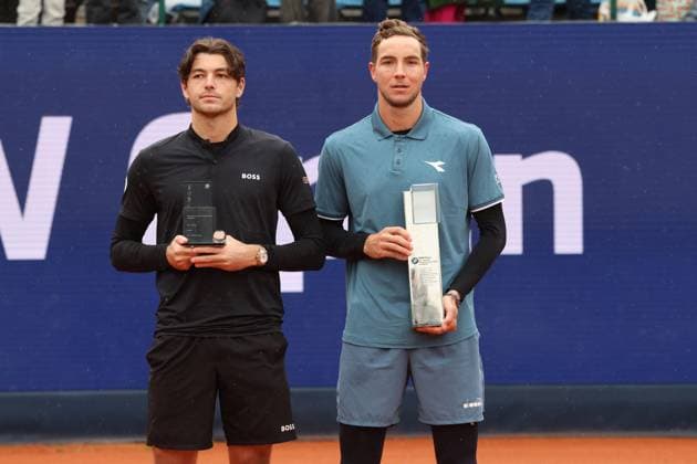 Jan Lennard Struff re and Taylor Fritz, trophy, award ceremony, Tennis BMW Open 2024 Final Jan Lennard Struff Taylor Fritz Munich 21 04 2024 PHOTO Mladen Lackovic LakoPress