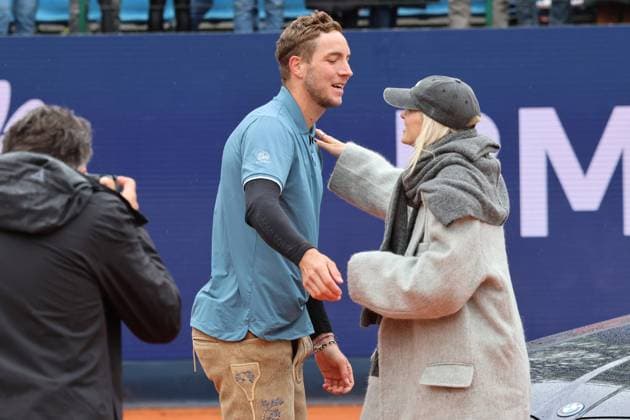 Lena Gercke, German TV presenter and model congratulates Jan Lennard Struff GER on his victory, cheers, emotions, Tennis BMW Open 2024 Final Jan Lennard Struff Taylor Fritz Munich 21 04 2024 PHOTO Mladen Lackovic LakoPress