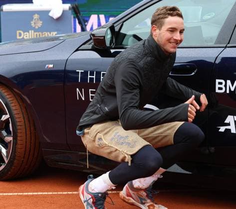 Winner, Jan Lennard Struff with winning car, all-electric BMW i5 M50, lederhosen, portrait, award ceremony Tennis BMW Open 2024 Final Jan Lennard Struff Taylor Fritz Munich 21 04 2024 PHOTO Mladen Lackovic LakoPress