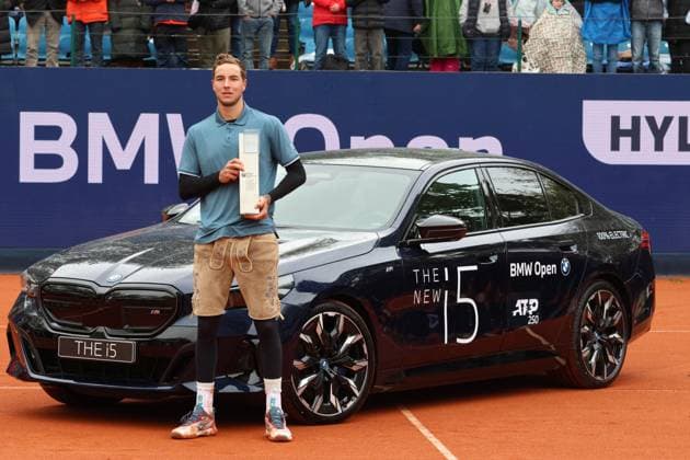 Winner, Jan Lennard Struff with winning car, all-electric BMW i5 M50, trophy, trophae, lederhosen, portrait, award ceremony Tennis BMW Open 2024 Final Jan Lennard Struff Taylor Fritz Munich 21 04 2024 PHOTO Mladen Lackovic LakoPress