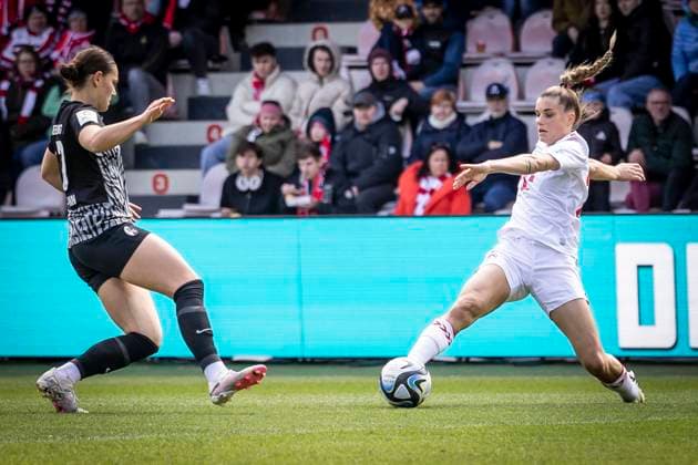 GOOGLE PIXEL Womens Bundesliga 1 FC Köln SC Freiburg, 21 04 2024 Giovanna Hoffmann SC Freiburg, 27 and Selina Cerci 1 FC Köln, 29 GOOGLE PIXEL Womens Bundesliga 1 FC Köln SC Freiburg, 19 Matchday, on 21 04 2024 at Franz Kremer Stadium in Cologne DFL REGULATIONS PROHIBIT ANY USE OF PHOTOGRAPHS AS IMAGE SEQUENCES AND OR QUASI VIDEO Copyright: xBEAUTIFULxSPORTS LeahxKohringx