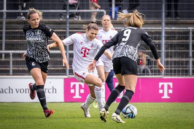 GOOGLE PIXEL Womens Bundesliga 1 FC Köln SC Freiburg, 21 04 2024 Lisa Karl SC Freiburg, 2 , Janina Minge SC Freiburg, 9 and Carlotta Wamser 1 FC Köln, 30 GOOGLE PIXEL Womens Bundesliga 1 FC Köln SC Freiburg, 19 Matchday, on 21 04 2024 at the Franz Kremer Stadium in Cologne DFL REGULATIONS PROHIBIT ANY USE OF PHOTOGRAPHS AS IMAGE SEQUENCES AND OR QUASI VIDEO Copyright: xBEAUTIFULxSPORTS LeahxKohringx