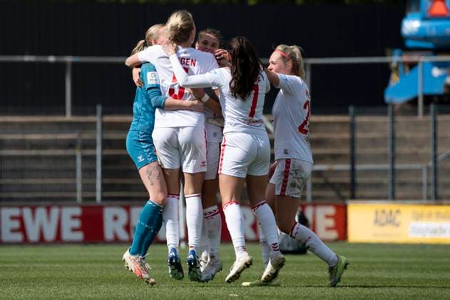Köln, Germany, April 21, 2024: Koeln, Germany, April 21 2024: Players of Koeln celebrate after winning during the Google Pixel Frauen-Bundesliga game between 1. FC Koeln and SC Freiburg at the Franz-Kremer-Stadion in Köln, Germany (Martin Pitsch SPP) (Martin Pitsch SPP) Copyright: xMartinxPitschx xSPPx spp-en-MaPiSp-20240421_NIKON Z 6_KOEvSCF_DSC9886