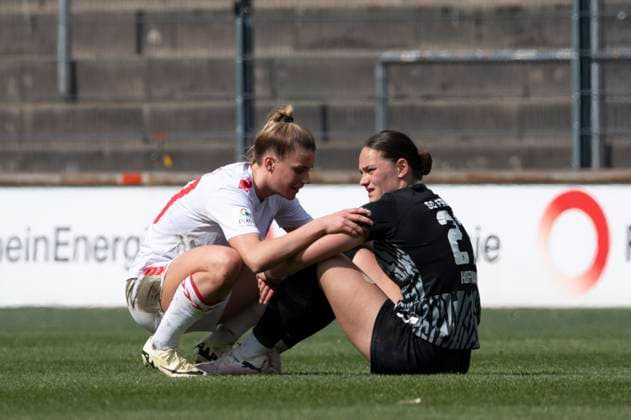 Köln, Germany, April 21, 2024: Koeln, Germany, April 21 2024: Selina Cerci (29 Koeln) comforts Giovanna Hoffmann (27 Freiburg) during the Google Pixel Frauen-Bundesliga game between 1. FC Koeln and SC Freiburg at the Franz-Kremer-Stadion in Köln, Germany (Martin Pitsch SPP) (Martin Pitsch SPP) Copyright: xMartinxPitschx xSPPx spp-en-MaPiSp-20240421_NIKON Z 6_KOEvSCF_DSC9891