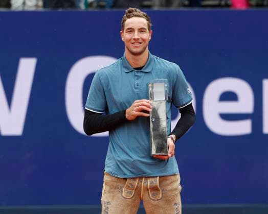 Winner Jan Lennard Struff GER with the trophy Tennis BMW Open 2024 ATP MTTC Iphitos Munich Germany April 21, 2024 Copyright: xJuergenxHasenkopfx