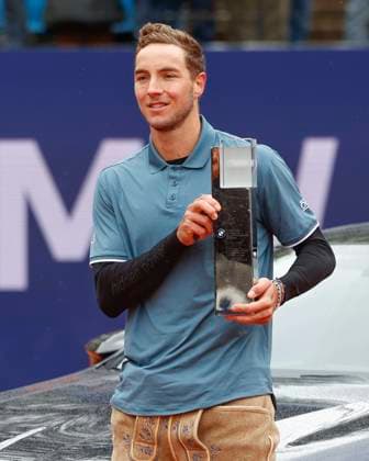 Winner Jan Lennard Struff GER with the trophy and winning car Tennis BMW Open 2024 ATP MTTC Iphitos Munich Germany April 21, 2024 Copyright: xJuergenxHasenkopfx