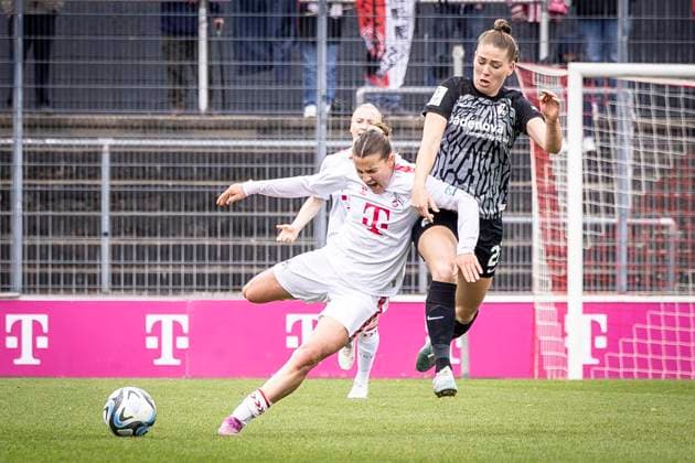 GOOGLE PIXEL Womens Bundesliga 1 FC Köln SC Freiburg, 21 04 2024 Carlotta Wamser 1 FC Köln, 30 and Samantha Steuerwald SC Freiburg, 21 GOOGLE PIXEL Womens Bundesliga 1 FC Köln SC Freiburg, 19 Matchday, on 21 04 2024 at the Franz Kremer Stadium in Cologne DFL REGULATIONS PROHIBIT ANY USE OF PHOTOGRAPHS AS IMAGE SEQUENCES AND OR QUASI VIDEO Copyright: xBEAUTIFULxSPORTS LeahxKohringx
