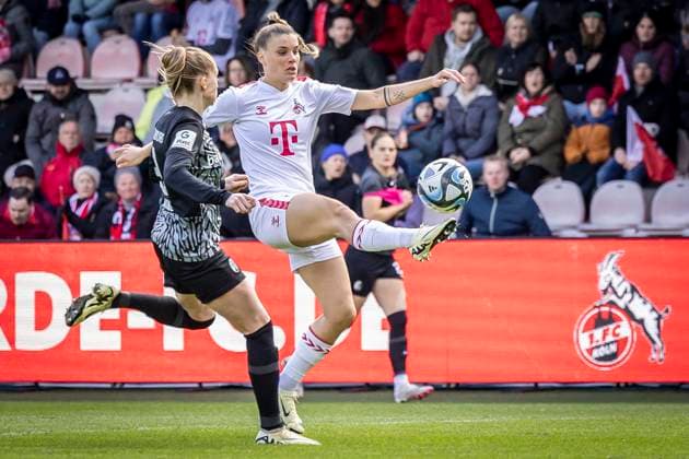 GOOGLE PIXEL Womens Bundesliga 1 FC Köln SC Freiburg, 21 04 2024 Selina Cerci 1 FC Köln, 29 and Janina Minge SC Freiburg, 9 GOOGLE PIXEL Womens Bundesliga 1 FC Köln SC Freiburg, 19 Matchday, on 21 04 2024 at Franz Kremer Stadium in Cologne DFL REGULATIONS PROHIBIT ANY USE OF PHOTOGRAPHS AS IMAGE SEQUENCES AND OR QUASI VIDEO Copyright: xBEAUTIFULxSPORTS LeahxKohringx