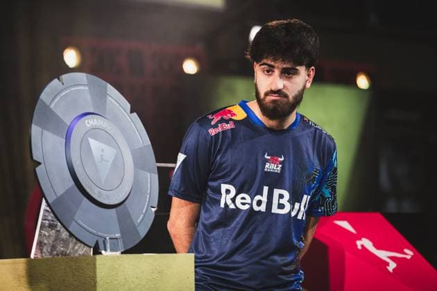 Virtual Bundesliga Grand Final by WOW 21 04 2024 Umut Gültekin RBLZ Umut, RB Leipzig , The championship disk of the Virtual Bundesliga Grand Final by WOW Virtual Bundesliga Grand Final by WOW 21 04 2024 Copyright: xBEAUTIFULxSPORTS Buriakovx