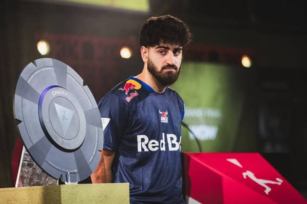 Virtual Bundesliga Grand Final by WOW 21 04 2024 Umut Gültekin RBLZ Umut, RB Leipzig , The championship disk of the Virtual Bundesliga Grand Final by WOW Virtual Bundesliga Grand Final by WOW 21 04 2024 Copyright: xBEAUTIFULxSPORTS Buriakovx