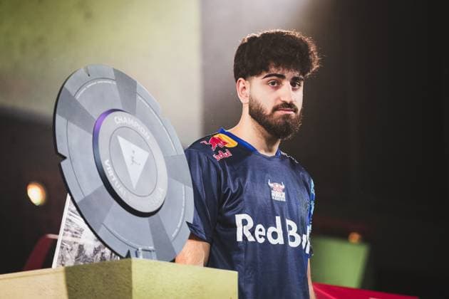 Virtual Bundesliga Grand Final by WOW 21 04 2024 Umut Gültekin RBLZ Umut, RB Leipzig , The championship disk of the Virtual Bundesliga Grand Final by WOW Virtual Bundesliga Grand Final by WOW 21 04 2024 Copyright: xBEAUTIFULxSPORTS Buriakovx