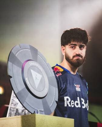 Virtual Bundesliga Grand Final by WOW 21 04 2024 Umut Gültekin RBLZ Umut, RB Leipzig , The championship disk of the Virtual Bundesliga Grand Final by WOW Virtual Bundesliga Grand Final by WOW 21 04 2024 Copyright: xBEAUTIFULxSPORTS Buriakovx