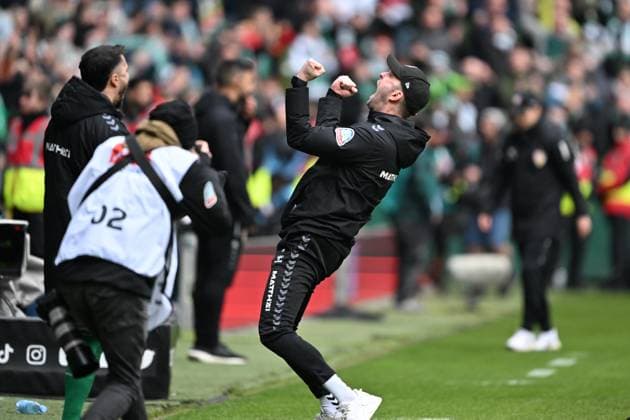 Sport Themen der Woche KW16 Sport Bilder des Tages GER, 1. FBL, SV Werder Bremen vs VfB Stuttgart 21.04.2024, wohninvest Weserstadion, Bremen, GER, 1. FBL, SV Werder Bremen vs VfB Stuttgart im Bild picture shows Spielende. Endstand 2:1. Trainer Ole Werner (Werder Bremen) jubelt *** GER, 1 FBL, SV Werder Bremen vs VfB Stuttgart 21 04 2024, wohninvest Weserstadion, Bremen, GER, 1 FBL, SV Werder Bremen vs VfB Stuttgart in picture picture shows End of match final score 2 1 Coach Ole Werner Werder Bremen cheers nordphotoxGmbHx xKokenge nph00001
