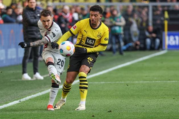 1 Bundesliga Borussia Dortmund Bayer 04 Leverkusen on 21 04 2024 at Signal Iduna Park in Dortmund Alejandro Grimaldo Leverkusen 20 vs Jadon Sancho Dortmund 10 MH