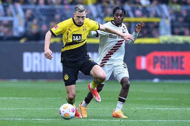 Soccer 1 Bundesliga 30 Matchday Borussia Dortmund Bayer 04 Leverkusen on 21 04 2024 at Signal Iduna Park in Dortmund Nico Schlotterbeck Dortmund , front Jeremie Frimpong Leverkusen , back DFL regulations prohibit any use of photographs as image sequences and or quasi video xRx
