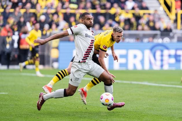 GER, 1 FBL, Borussia Dortmund vs Bayer 04 Leverkusen 21 04 2024, Signal Iduna Park, Dortmund, GER, 1 FBL, Borussia Dortmund vs Bayer 04 Leverkusen In the picture duel between Jonathan Tah Bayer 04 Leverkusen, 4 and Nico Schlotterbeck BV Borussia Dortmund, 4 nordphotoxGmbHxx xChristianxSchulze nph000300