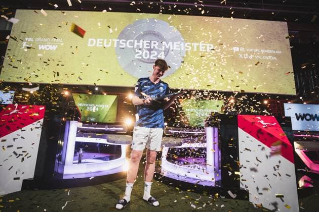 Virtual Bundesliga Grand Final by WOW 21 04 2024 Jonas Wirth Jonny, SC Paderborn 07 in jubilation, The championship disk of the Virtual Bundesliga Grand Final by WOW Virtual Bundesliga Grand Final by WOW 21 04 2024 Copyright: xBEAUTIFULxSPORTS Buriakovx