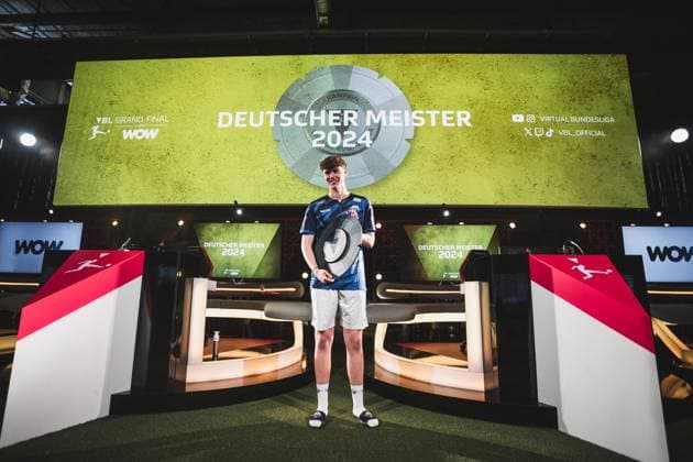 Virtual Bundesliga Grand Final by WOW 21 04 2024 Jonas Wirth Jonny, SC Paderborn 07 in jubilation, The championship disk of the Virtual Bundesliga Grand Final by WOW Virtual Bundesliga Grand Final by WOW 21 04 2024 Copyright: xBEAUTIFULxSPORTS Buriakovx
