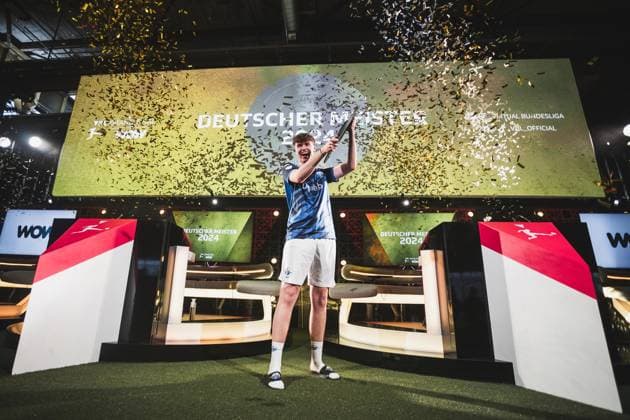 Virtual Bundesliga Grand Final by WOW 21 04 2024 Jonas Wirth Jonny, SC Paderborn 07 in jubilation, The championship disk of the Virtual Bundesliga Grand Final by WOW Virtual Bundesliga Grand Final by WOW 21 04 2024 Copyright: xBEAUTIFULxSPORTS Buriakovx