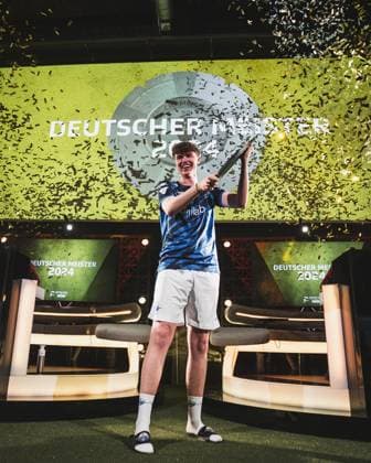 Virtual Bundesliga Grand Final by WOW 21 04 2024 Jonas Wirth Jonny, SC Paderborn 07 in jubilation, The championship disk of the Virtual Bundesliga Grand Final by WOW Virtual Bundesliga Grand Final by WOW 21 04 2024 Copyright: xBEAUTIFULxSPORTS Buriakovx