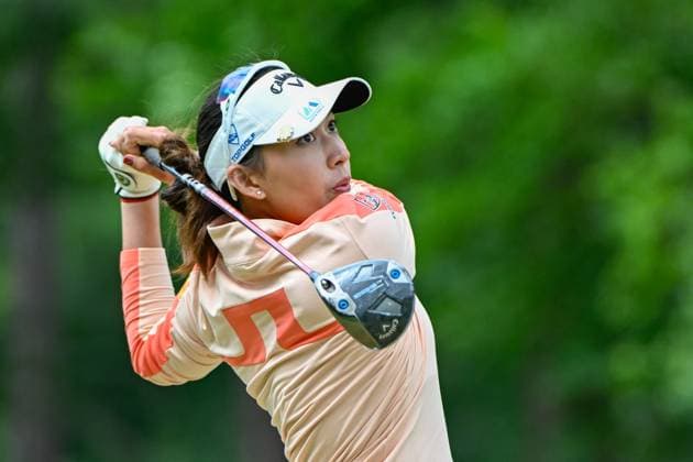 THE WOODLANDS, TX - APRIL 21: Atthaya Thitikul (THA) watches her tee shot on 2 during the final round of the Chevron Championship at The Club at Carlton Woods on April 21, 2024 in The Woodlands, Texas. (Photo by Ken Murray Icon Sportswire) GOLF: APR 21 LPGA, Golf Damen The Chevron Championship EDITORIAL USE ONLY Icon240421036