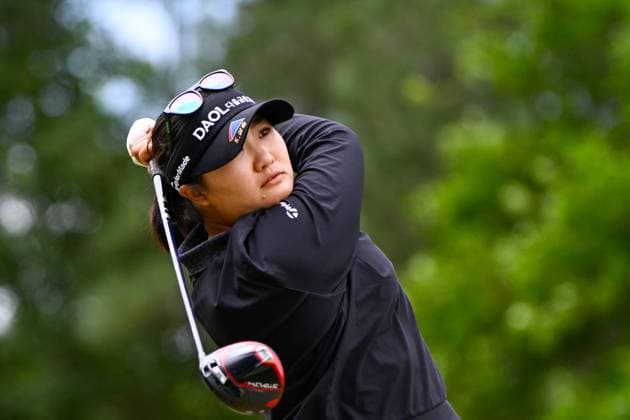 THE WOODLANDS, TX - APRIL 21: Haeran Ryu (KOR) watches her tee shot on 2 during the final round of the Chevron Championship at The Club at Carlton Woods on April 21, 2024 in The Woodlands, Texas. (Photo by Ken Murray Icon Sportswire) GOLF: APR 21 LPGA, Golf Damen The Chevron Championship EDITORIAL USE ONLY Icon240421040