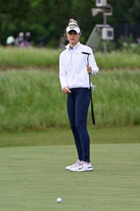 THE WOODLANDS, TX - APRIL 21: Nelly Korda (USA) reacts to barely missing her birdie putt on 2 during the final round of the Chevron Championship at The Club at Carlton Woods on April 21, 2024 in The Woodlands, Texas. (Photo by Ken Murray Icon Sportswire) GOLF: APR 21 LPGA, Golf Damen The Chevron Championship EDITORIAL USE ONLY Icon240421054