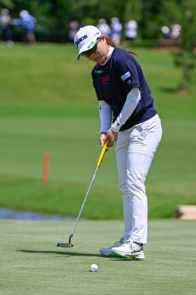THE WOODLANDS, TX - APRIL 21: Minami Katsu (JPN) sinks her birdie putt on 9 during the final round of the Chevron Championship at The Club at Carlton Woods on April 21, 2024 in The Woodlands, Texas. (Photo by Ken Murray Icon Sportswire) GOLF: APR 21 LPGA, Golf Damen The Chevron Championship EDITORIAL USE ONLY Icon240421068
