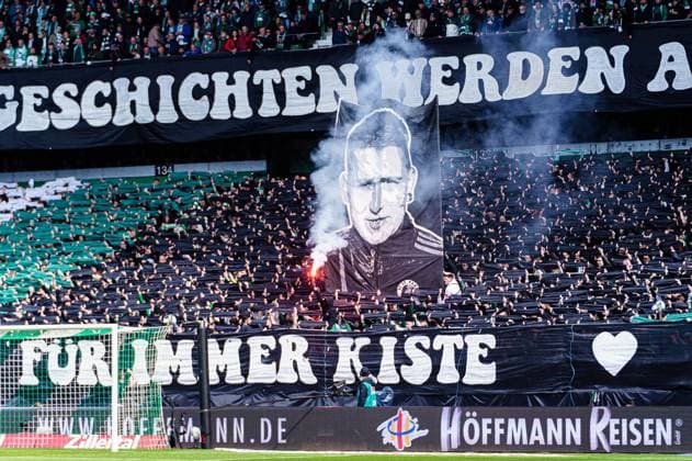 Choreography Fans Ultras SV Werder Bremen for deceased fan of FC St Pauli GER, SV Werder Bremen vs VfB Stuttgart, Football, Bundesliga, Matchday 30, Season 2023 24, 21 04 2024 DFL REGULATIONS PROHIBIT ANY USE OF PHOTOGRAPHS AS IMAGE SEQUENCES AND OR QUASI VIDEO GER, SV Werder Bremen vs VfB Stuttgart, Football, Bundesliga, Matchday 30, Season 2023 24, 21 04 2024 Bremen Copyright: xEibner-Pressefoto MarcelxvonxFehrnx EP_MFN